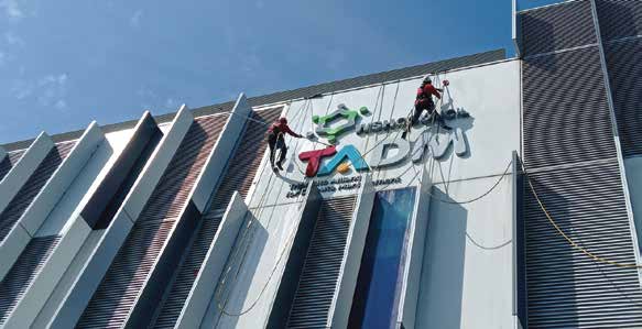 Exterior facade cleaning at Ministry of Manpower, supplied Prope project image